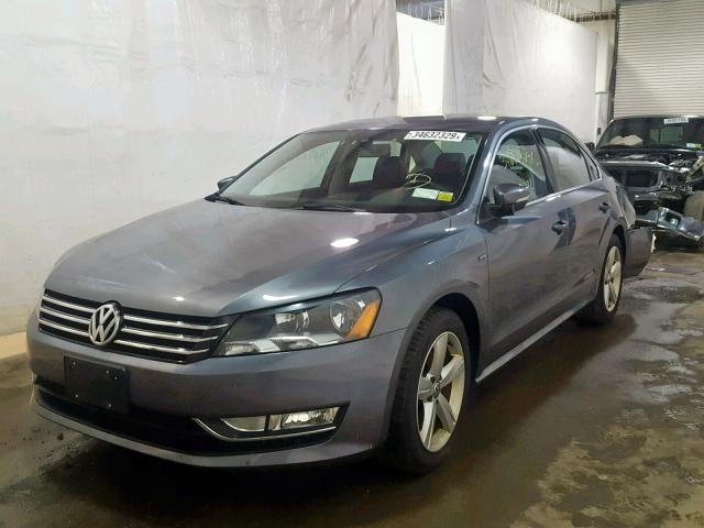 1VWAT7A35FC111421 - 2015 VOLKSWAGEN PASSAT S GRAY photo 2