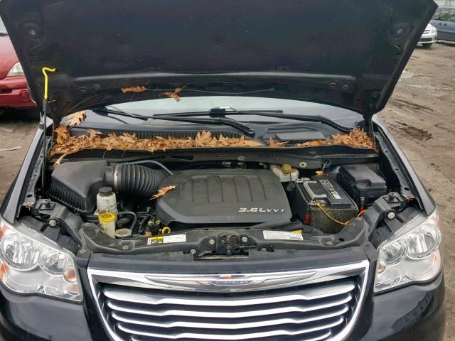 2C4RC1BG1DR706758 - 2013 CHRYSLER TOWN & COU BLACK photo 7