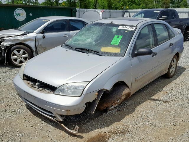 1FAHP34N85W199346 - 2005 FORD FOCUS ZX4 SILVER photo 2