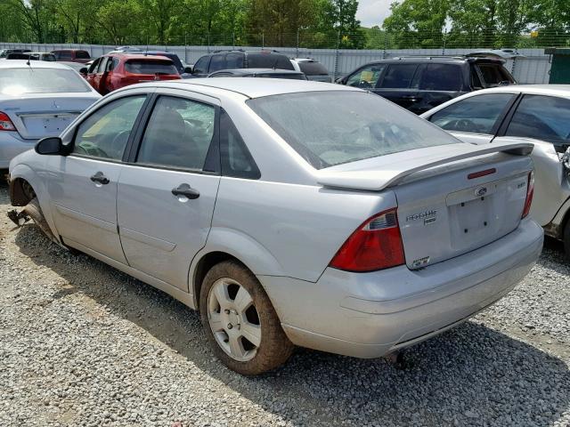 1FAHP34N85W199346 - 2005 FORD FOCUS ZX4 SILVER photo 3