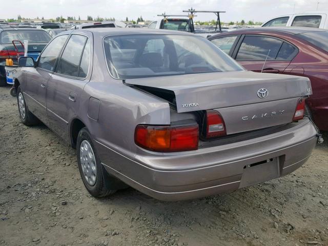 JT2BG12K3T0399086 - 1996 TOYOTA CAMRY DX SILVER photo 3