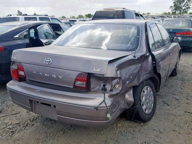 JT2BG12K3T0399086 - 1996 TOYOTA CAMRY DX SILVER photo 4