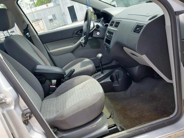 1FAFP34N47W118420 - 2007 FORD FOCUS ZX4 SILVER photo 5