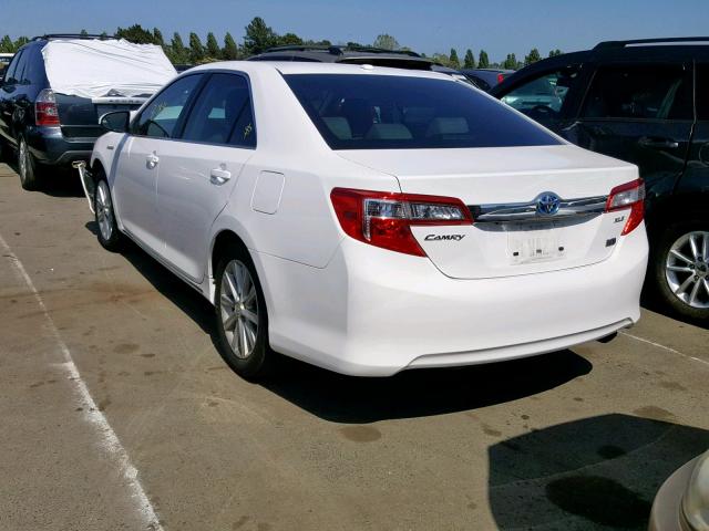 4T1BD1FK5EU117774 - 2014 TOYOTA CAMRY HYBR WHITE photo 3