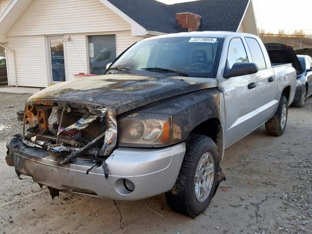 1D7HW48N46S535148 - 2006 DODGE DAKOTA QUA SILVER photo 2