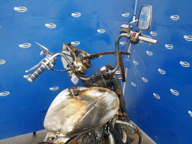 JS1VS54A432110715 - 2003 SUZUKI VL800 WHITE photo 5