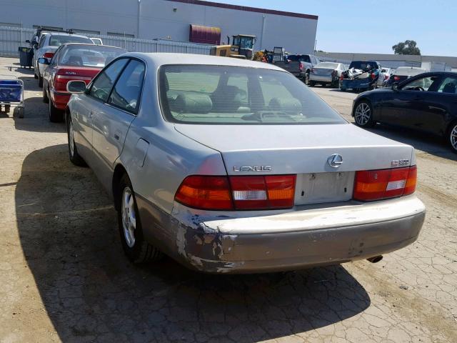 JT8BF22G5V0071312 - 1997 LEXUS ES 300 SILVER photo 3