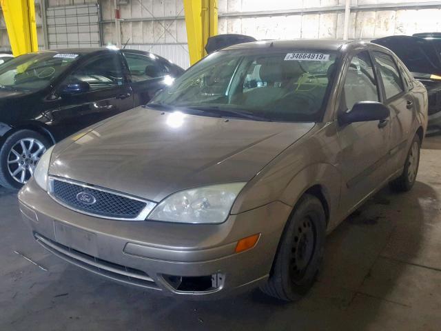 1FAFP34N65W266677 - 2005 FORD FOCUS ZX4 BEIGE photo 2