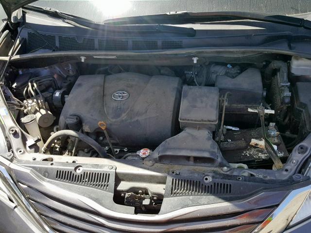 5TDKZ3DC8HS803071 - 2017 TOYOTA SIENNA LE GRAY photo 7