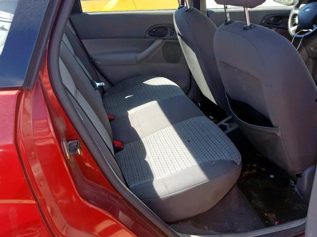 1FAFP34N85W179718 - 2005 FORD FOCUS ZX4 RED photo 6