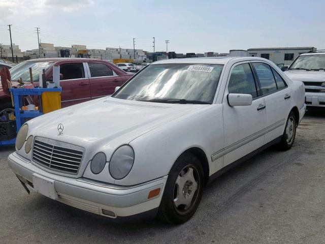 WDBJF72F5VA206069 - 1997 MERCEDES-BENZ E 420 WHITE photo 2