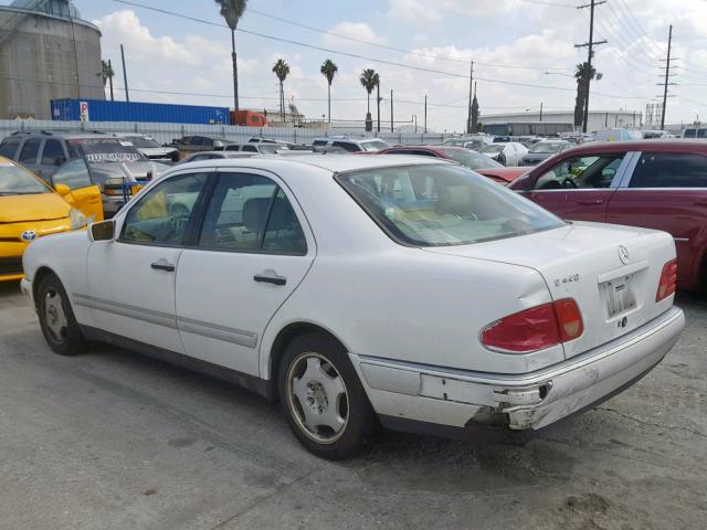 WDBJF72F5VA206069 - 1997 MERCEDES-BENZ E 420 WHITE photo 3