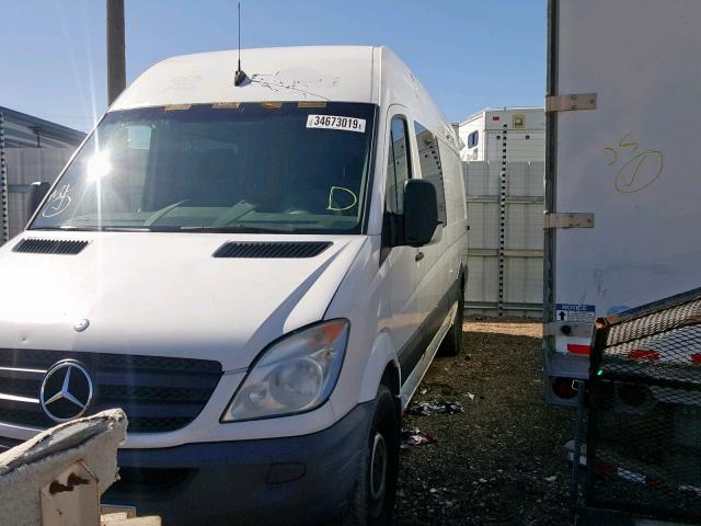 WD4PE8CC8B5551387 - 2011 MERCEDES-BENZ SPRINTER 2 WHITE photo 2