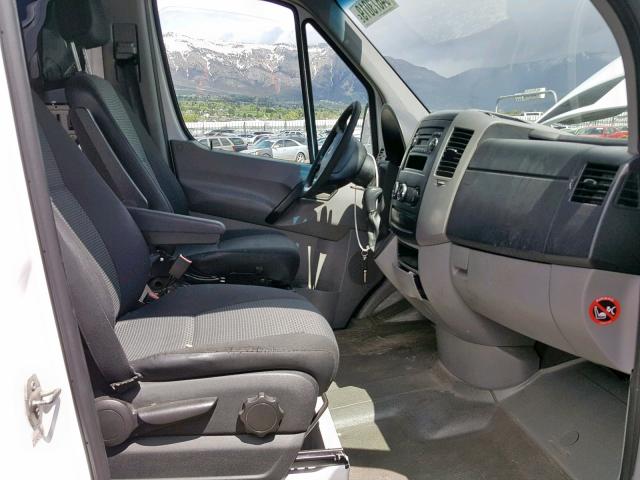 WD4PE8CC8B5551387 - 2011 MERCEDES-BENZ SPRINTER 2 WHITE photo 5