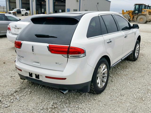 2LMDJ6JK3FBL22026 - 2015 LINCOLN MKX WHITE photo 4