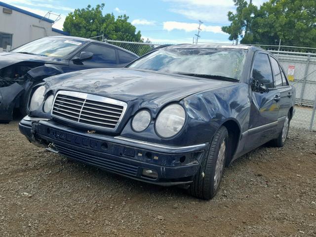 WDBJF65F1WA709492 - 1998 MERCEDES-BENZ E 320 BLACK photo 2