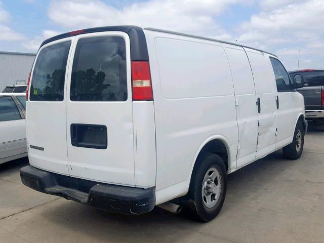 1GCFG15X371118811 - 2007 CHEVROLET EXPRESS G1 WHITE photo 4