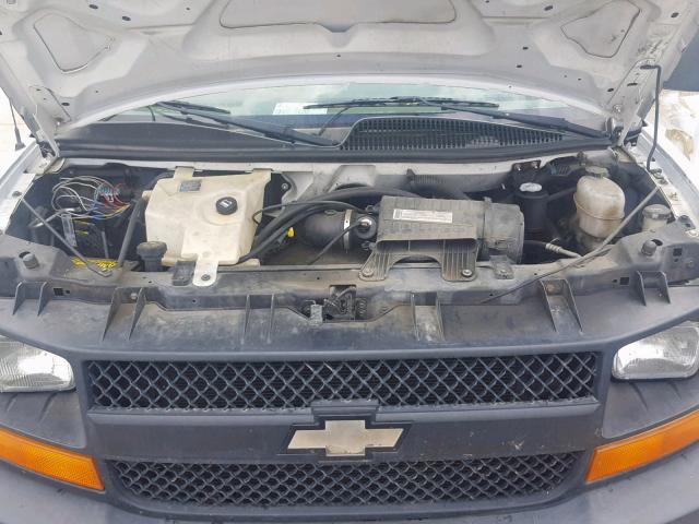 1GCFG15X371118811 - 2007 CHEVROLET EXPRESS G1 WHITE photo 7