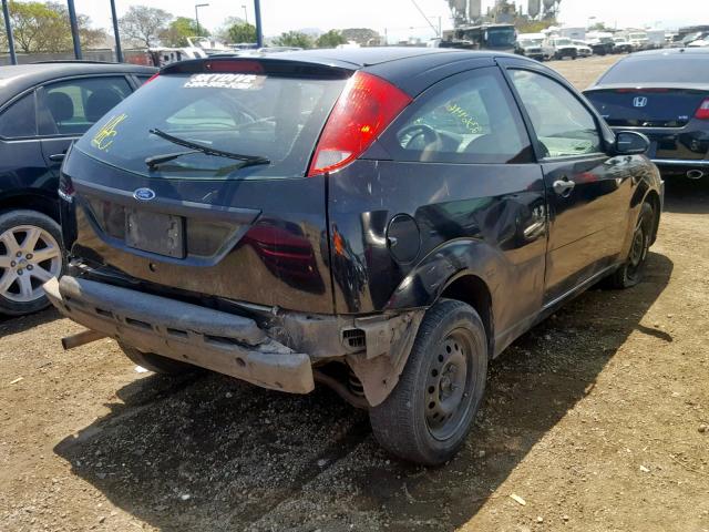 1FAFP31N87W207685 - 2007 FORD FOCUS ZX3 BLACK photo 4