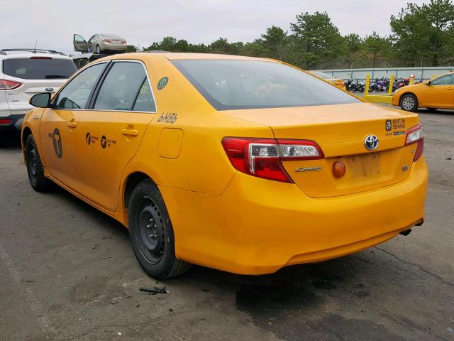 4T1BD1FK6EU139847 - 2014 TOYOTA CAMRY HYBR YELLOW photo 3