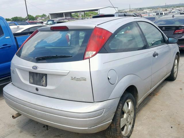 1FAHP31NX7W166789 - 2007 FORD FOCUS ZX3 SILVER photo 4