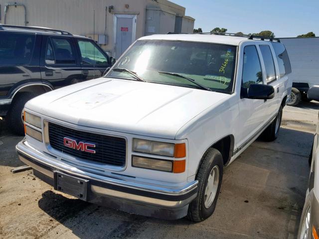 3GKEC16R7VG524701 - 1997 GMC SUBURBAN C WHITE photo 2