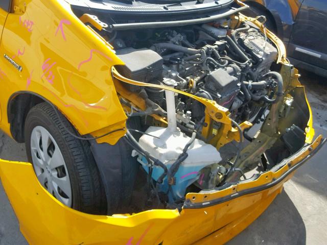 JTDKDTB36E1064311 - 2014 TOYOTA PRIUS C YELLOW photo 9