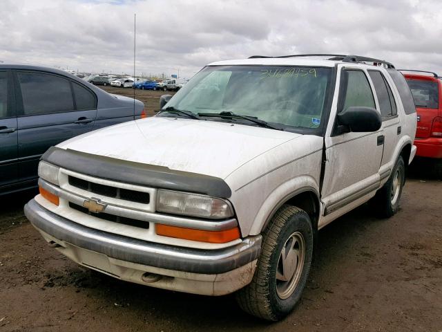 1GNDT13W9Y2188149 - 2000 CHEVROLET BLAZER WHITE photo 2