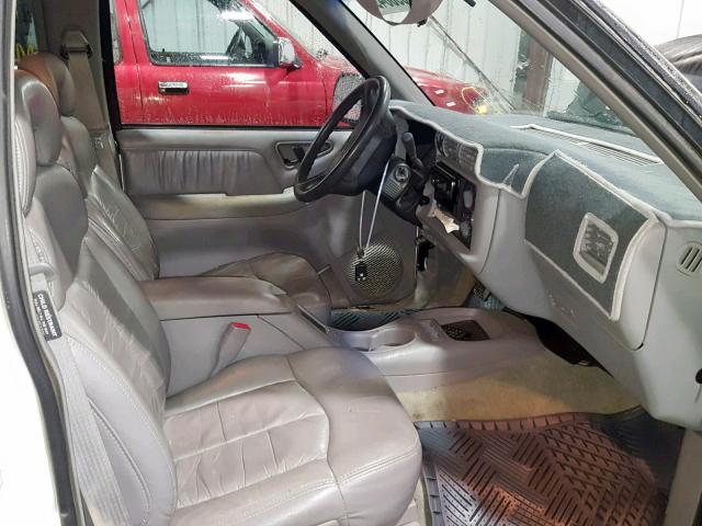 1GNDT13W4T2185460 - 1996 CHEVROLET BLAZER WHITE photo 5