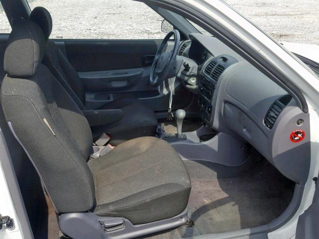 KMHCG35C75U352971 - 2005 HYUNDAI ACCENT GS WHITE photo 5