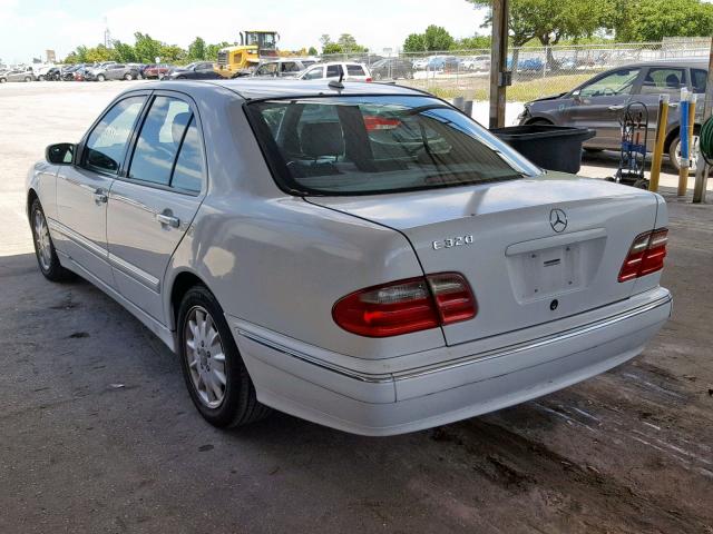 WDBJF65J81B329508 - 2001 MERCEDES-BENZ E 320 WHITE photo 3