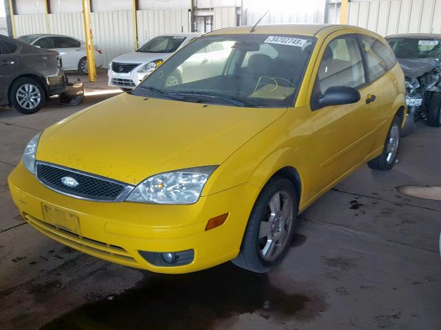 1FAHP31N17W265923 - 2007 FORD FOCUS ZX3 YELLOW photo 2