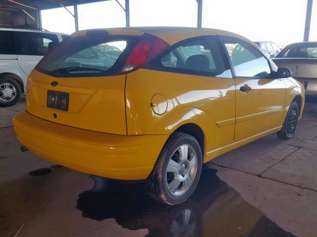 1FAHP31N17W265923 - 2007 FORD FOCUS ZX3 YELLOW photo 4