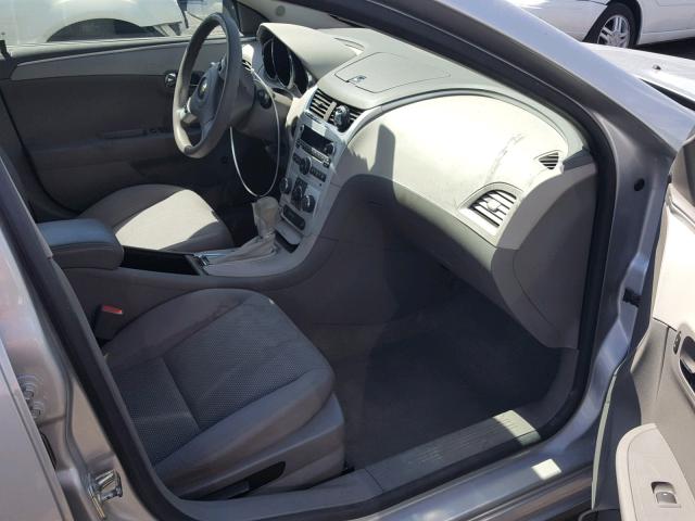 1G1ZB5E03CF272074 - 2012 CHEVROLET MALIBU LS 银色 照片 5