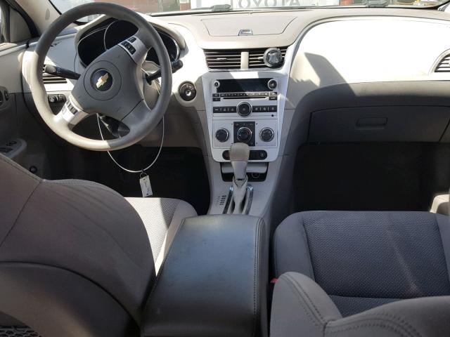 1G1ZB5E03CF272074 - 2012 CHEVROLET MALIBU LS 银色 照片 9