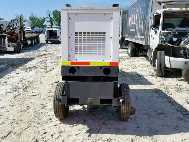 5AJGS1320DB309490 - 2013 OTHER TRAILER WHITE photo 5