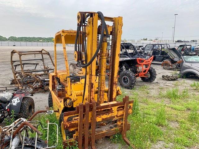 744685 - 2000 CLAR FORKLIFT 黄色 照片 1