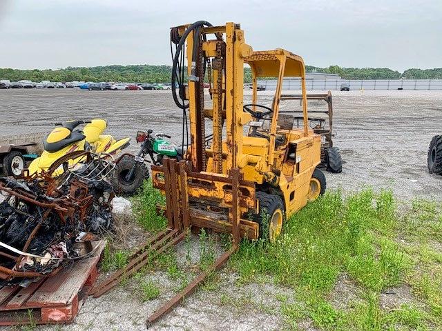 744685 - 2000 CLAR FORKLIFT 黄色 照片 2