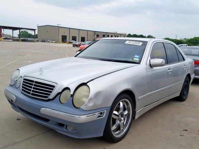 WDBJF65J81B332781 - 2001 MERCEDES-BENZ E 320 SILVER photo 2