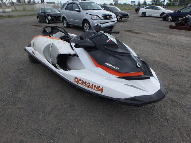 YDV38203D212 - 2012 BOMBARDIER SEA-DOO GT WHITE photo 1