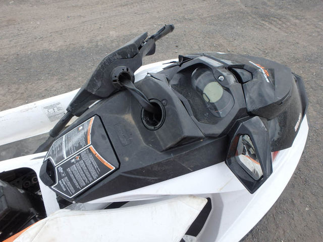 YDV38203D212 - 2012 BOMBARDIER SEA-DOO GT WHITE photo 10