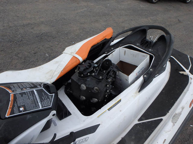 YDV38203D212 - 2012 BOMBARDIER SEA-DOO GT WHITE photo 5