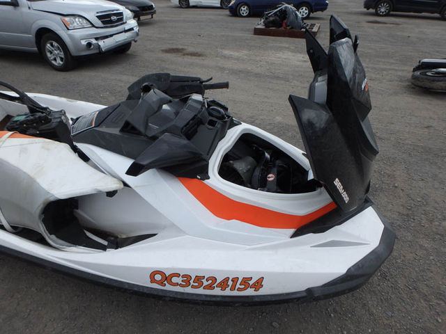 YDV38203D212 - 2012 BOMBARDIER SEA-DOO GT WHITE photo 9