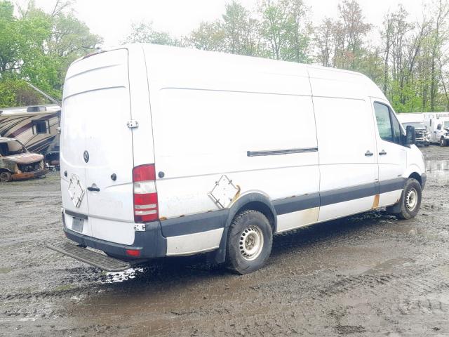 WD3PE8CB5B5575187 - 2011 MERCEDES-BENZ SPRINTER 2 WHITE photo 4