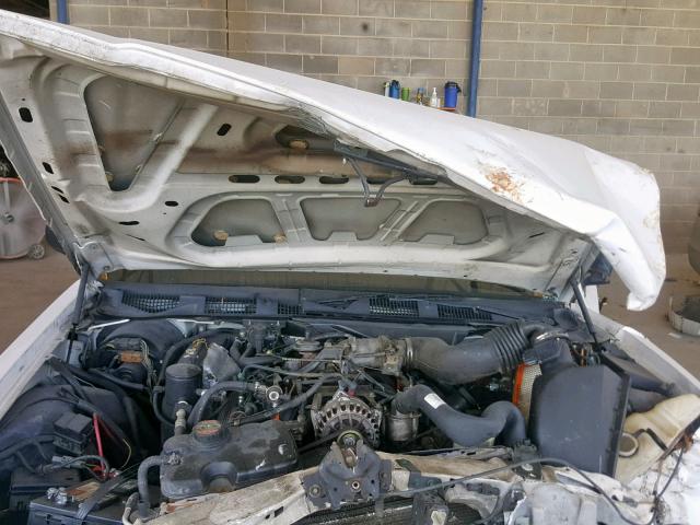 2FAFP71W6YX143684 - 2000 FORD CROWN VICT WHITE photo 7