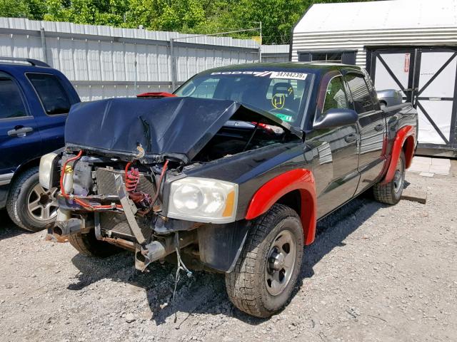 1D7HW48N15S112428 - 2005 DODGE DAKOTA QUA BLACK photo 2