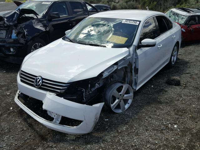 1VWBP7A31DC058352 - 2013 VOLKSWAGEN PASSAT SE WHITE photo 2