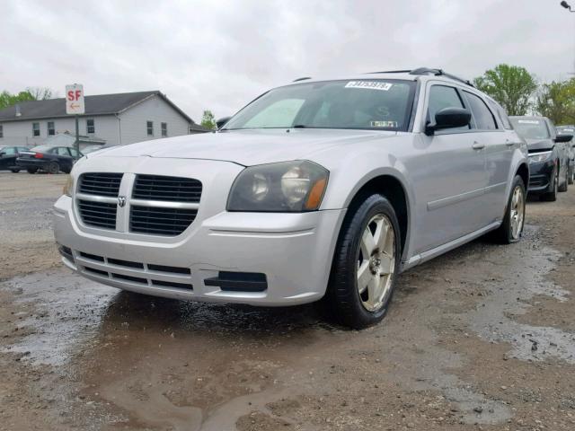 2D8GZ48V05H511157 - 2005 DODGE MAGNUM SXT SILVER photo 2