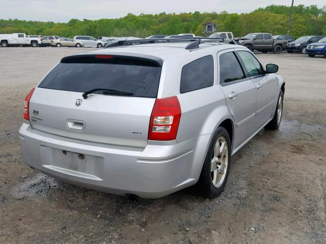 2D8GZ48V05H511157 - 2005 DODGE MAGNUM SXT SILVER photo 4