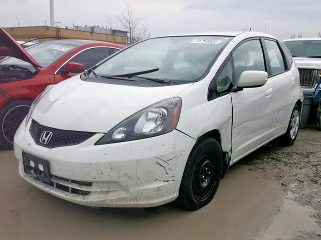 LUCGE8H53E3000901 - 2014 HONDA FIT LX WHITE photo 2